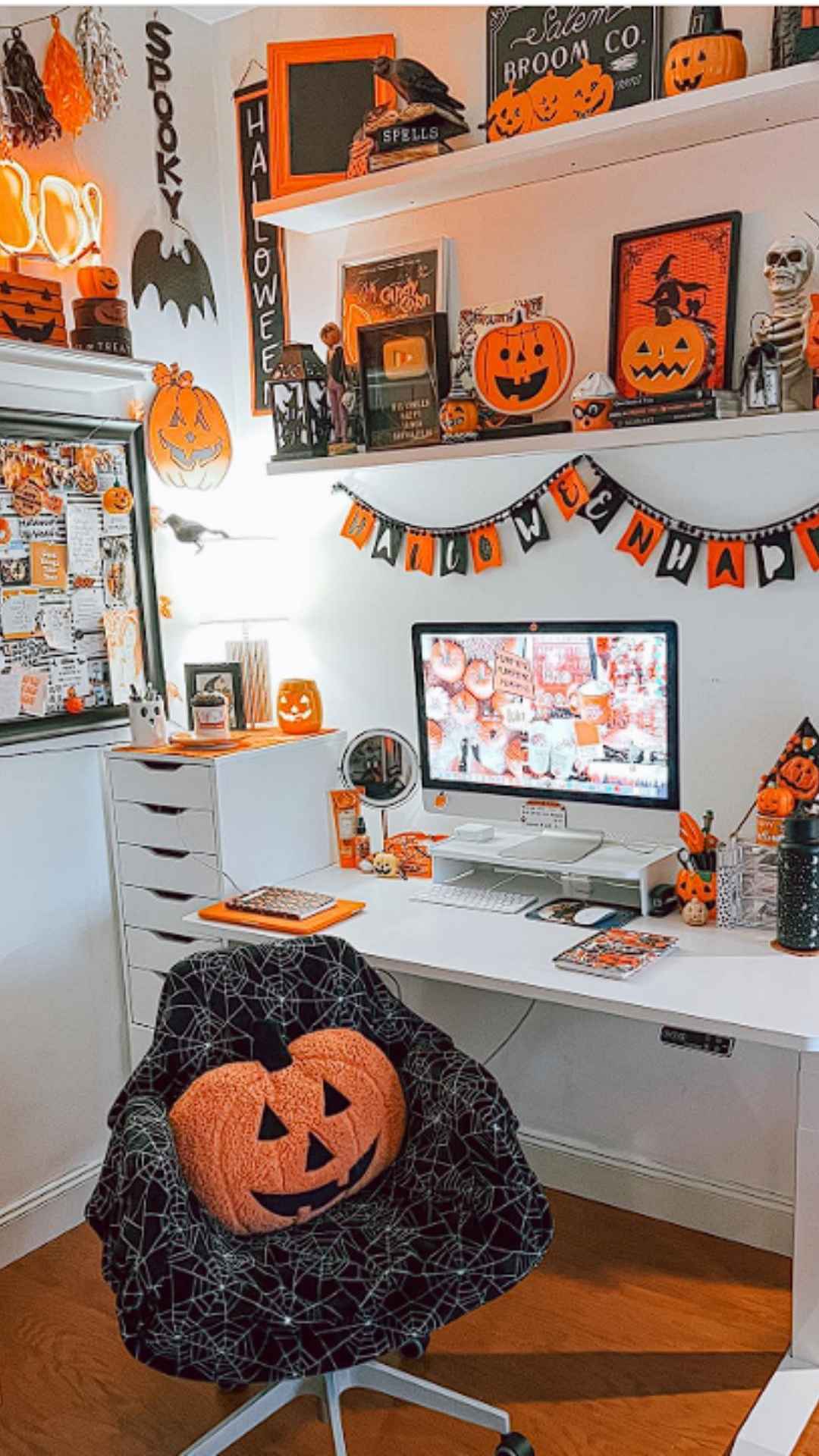 Halloween Desk Decorating Ideas