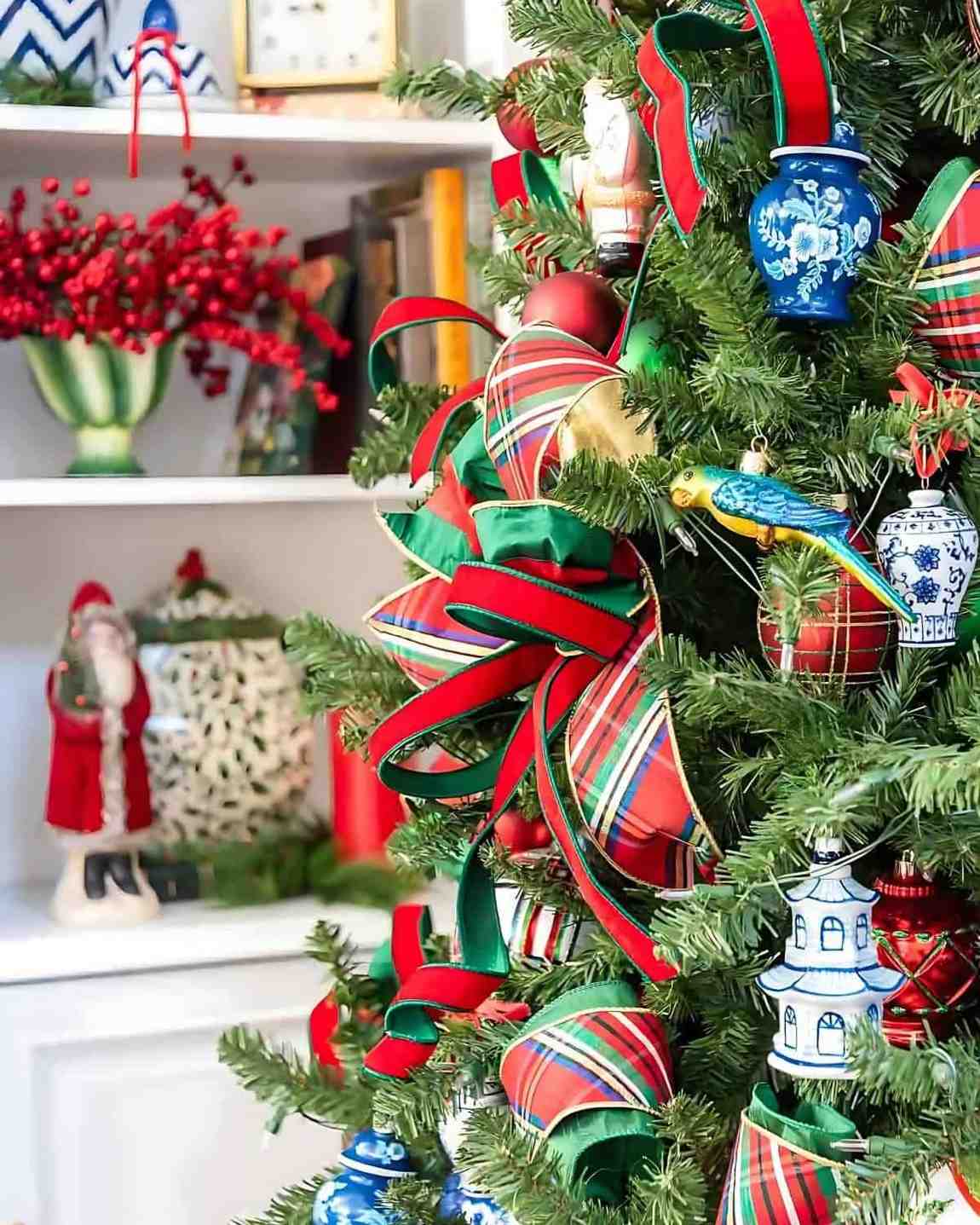 Christmas Pool Décor Ideas