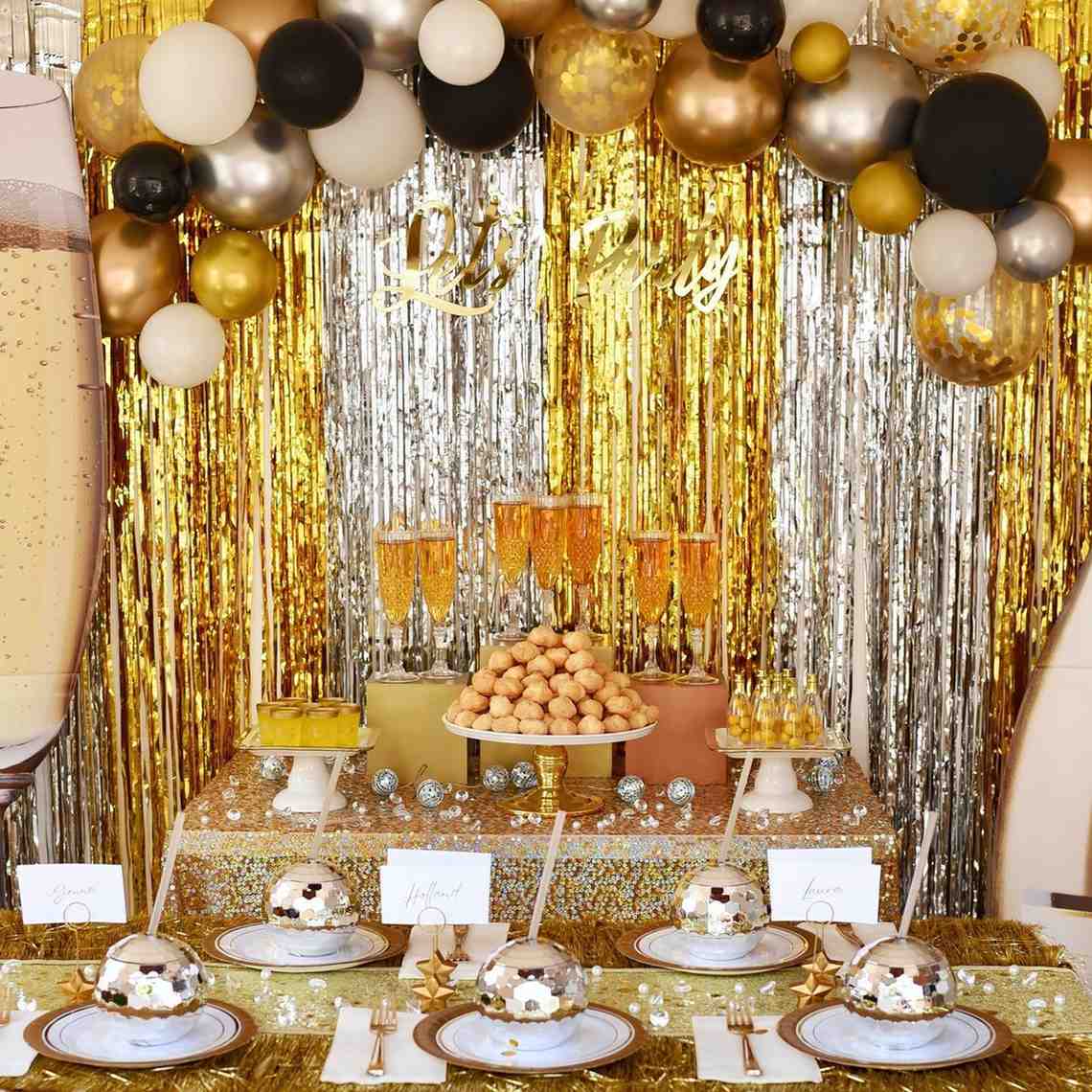 Christmas Pool Décor Ideas